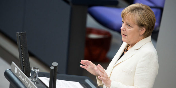 Merkel busca influir en Trump para aliviar las tensiones