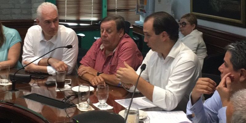El superintendente, José Miguel Mendoza, reunido con empresarios de las zonas de Barranquilla y Colombia. 