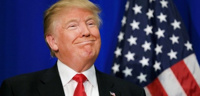 Trump en encrucijada de elegir qué cara mostrar. La de Dr. Jekyll o la de Mr. Hyde