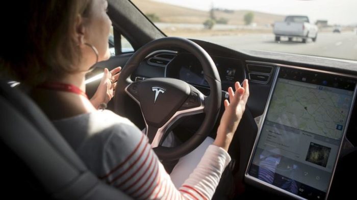 los-coches-tesla-ya-se-conducen-solos-asi-funciona-su-piloto-automatico