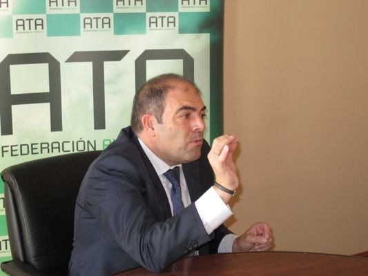 «Se escucha mucho a expertos de pluma y poco a expertos en crear empleo»