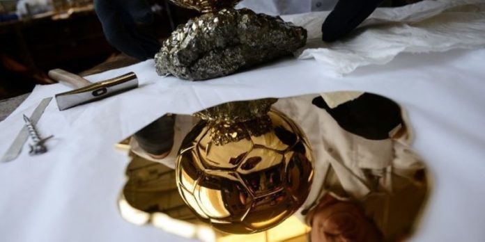 Cuanto Pesa Un Balon De Oro