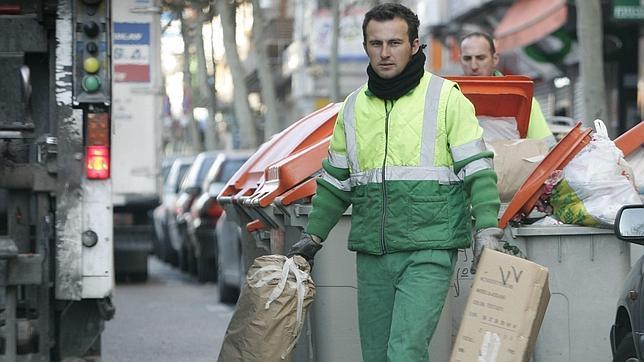 Los españoles sonríen con los servicios públicos municipales.