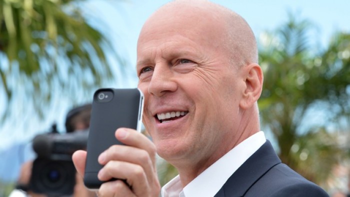 bruce_willis_smartphone-Apple