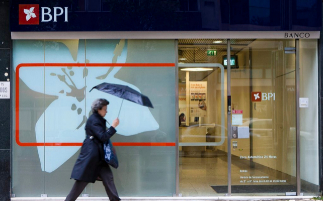 Los trabajadores de BPI escépticos ante la llegada de Caixabank