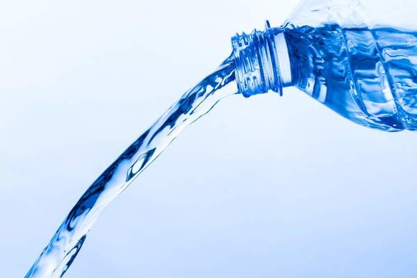 Cuáles son las mejores aguas del mercado, según la OCU