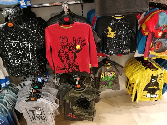 La vergonzosa ausencia de camisetas de licencias para niñas