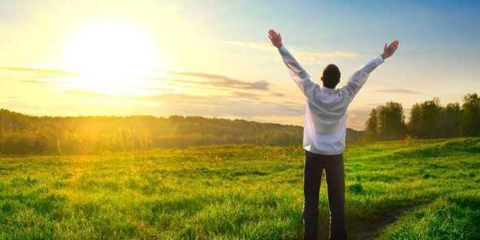 Ser feliz es más fácil de lo que piensas: estos son los consejos con los que te sentirás mejor que nunca 7 Merca2.es pasos para incorporar a tu vida diaria el método hygge