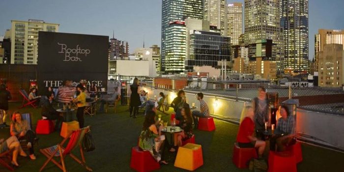rooftop bar and cinema at curtin house mel r 1325289 1150x863 e1489693961361 Merca2.es