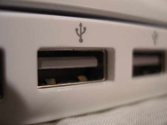 "Perito informático forense puerto USB"