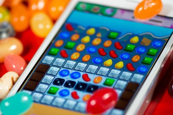 Moschino x Candy Crush: La colección más pop del momento