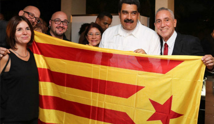 nicolas maduro fotografia con una estelada 1493302704244 e1493389774295 Merca2.es