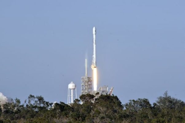 SpaceX lanza un cochete