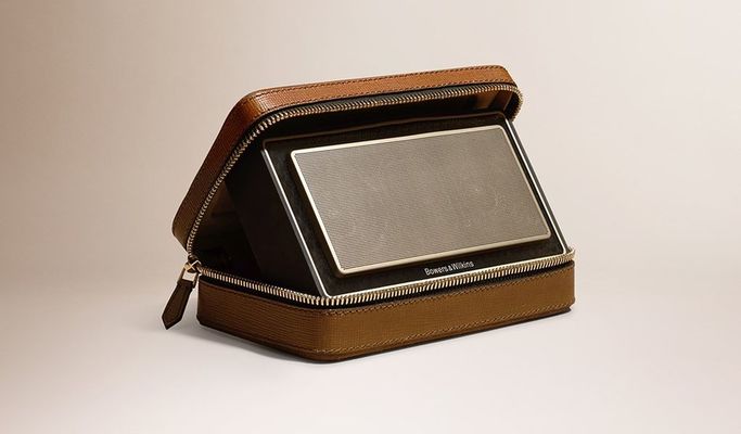 Burberry guarda los altavoces más exclusivos, los T7 Gold Edition