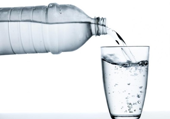 bebendo agua Merca2.es