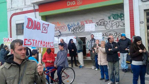 Los franquiciados de DIA protestan contra la compañía. Foto cedida por ASAFRAS