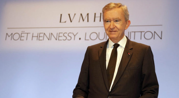 Seleccionar Arnault y Bezos reducen distancias con el ‘super rico’ Elon Musk, que pierde 16.000 millones en un día 
Arnault y Bezos reducen distancias con el ‘super rico’ Elon Musk, que pierde 16.000 millones en un día. Louis Vuitton