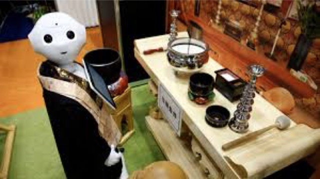 Un humanoide, alternativa asequible a los sacerdotes para los funerales