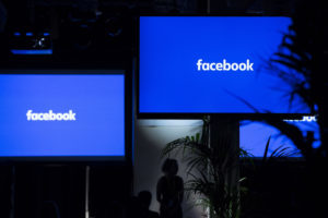 Facebook ofrece cientos de millones de dólares por derechos musicales 1 Merca2.es Facebook1 Merca2.es