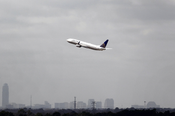 Las acciones de las aerolíneas estadounidenses siguen en caída libre