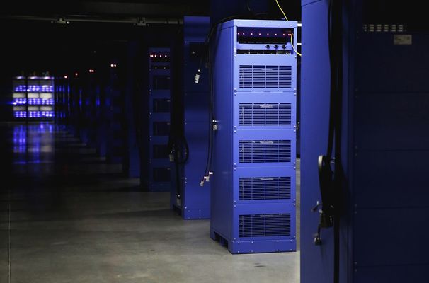 Comisión Europea exhorta a Facebook y Google eliminar más rápido el contenido inapropiado