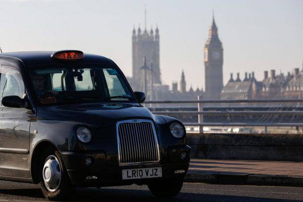 Uber pierde la batalla en Londres tras una revocación de sus licencias
