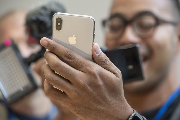 Varapalo en los mercados para Apple por la caída de pedidos del iPhone 8