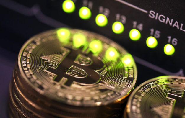 El bitcoin se divide una vez más y su precio se desliza peligrosamente