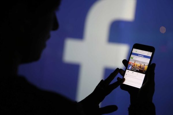 Facebook contrata a más de 1.000 personas para revisar sus anuncios publicitarios