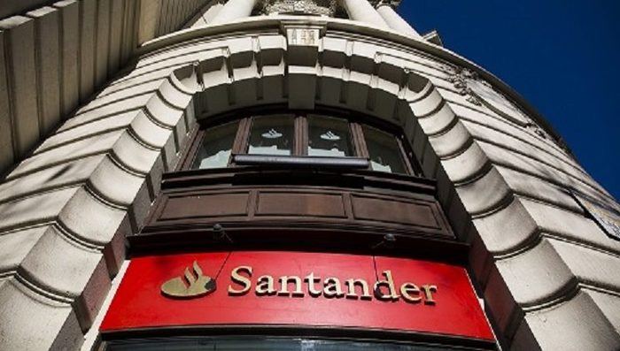 Banco Santander genera colas de hasta una hora en sus cajeros
