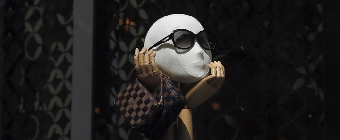 ¿Cómo Louis Vuitton se mantiene fuerte sin cambiar su estilo?