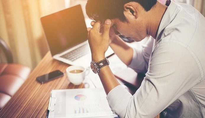 «No estudié una carrera y un máster para cobrar 700 euros»