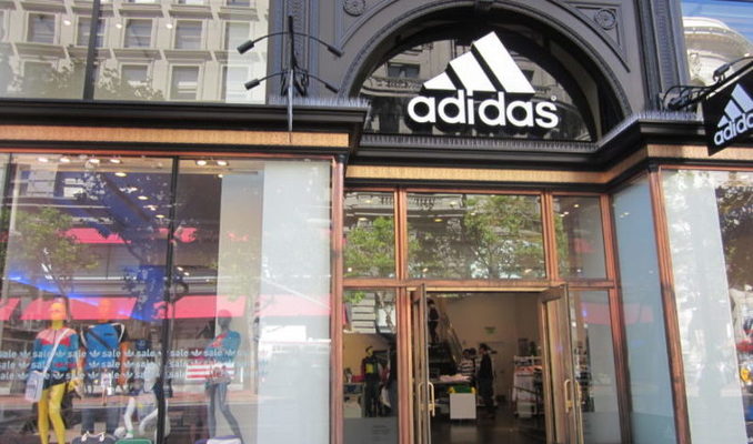Adidas se desvincula de las declaraciones de West sobre la esclavitud