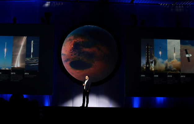 Bezos y Musk: dos visiones sobre cómo pagar la carrera espacial