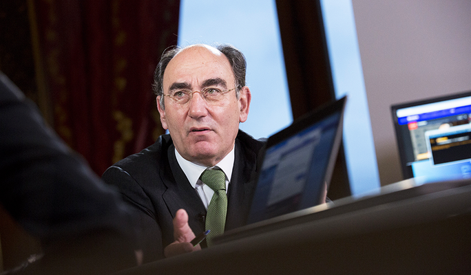 Iberdrola recibe un capote del PSOE gracias a su ramalazo más ‘verde’