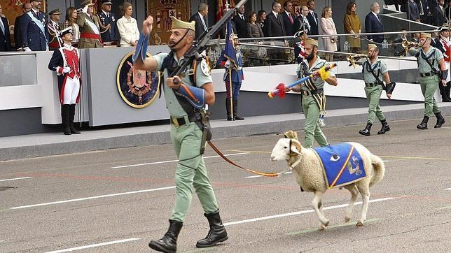 Los Tous cambiarán el osito por la cabra de la legión