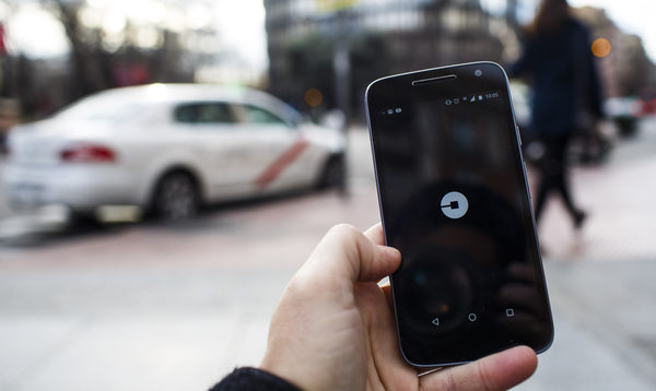 Uber: el regulador de Londres no luchará contra la prohibición de licencias