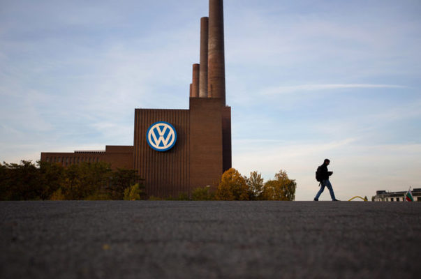 Así es el "golpe de efecto" de Volkswagen... para vender salchichas 1 Merca2.es Registran oficinas de Volkswagen por los “pagos excesivos” a un jefe sindical