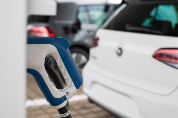 Europa cierra la brecha con China y se acerca al coche eléctrico