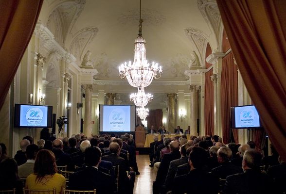 "El sector del transporte vertebra, desarrolla y moderniza la economía"