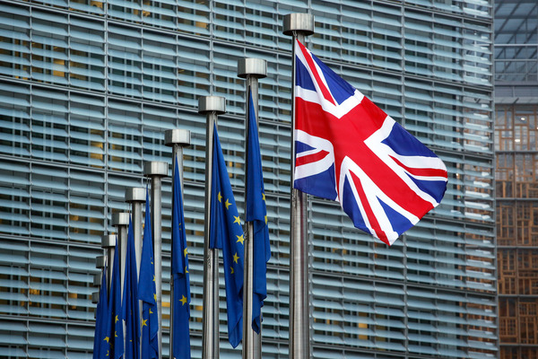 El Parlamento británico obliga a Johnson a aplazar el Brexit