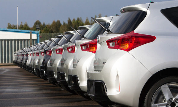 Peugeot y Citroën ayudan a aumentar las ventas de coches en Europa