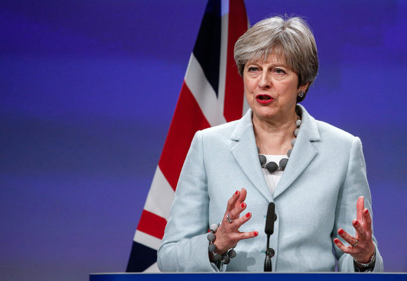 Theresa May se enfrenta a un gabinete divido por la pesca