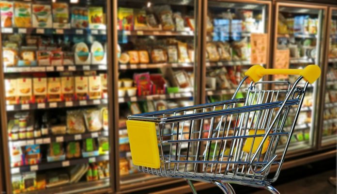 Los consumidores optan por los supermercados físicos