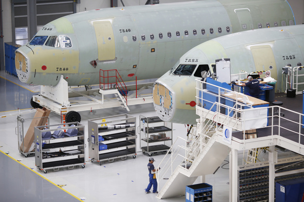 Los sindicatos denuncian la irresponsabilidad de Airbus y llaman a los trabajadores a quedarse en casa