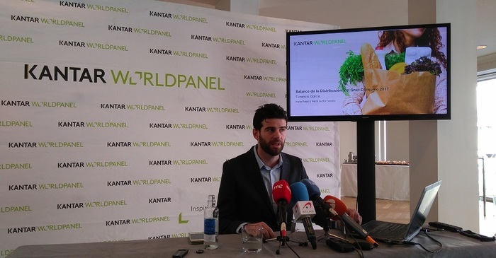 Los ‘súper’ de barrio amenazan la confianza en Mercadona