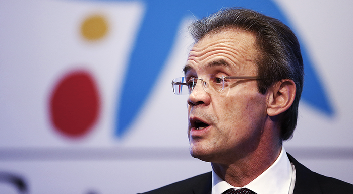 Caixabank, líder en exprimir a los clientes con comisiones