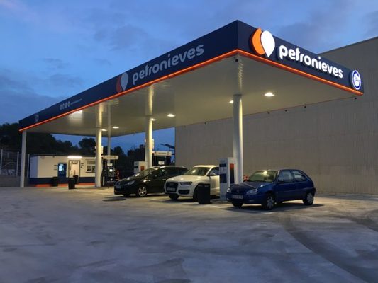 Foto de Gasolinera Petronieves Sitges