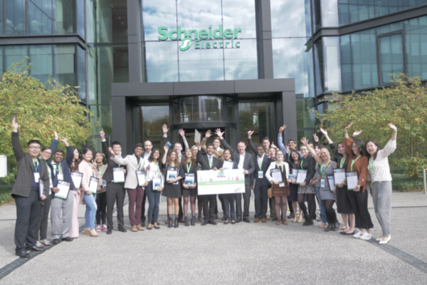 Foto de Finalistas de Go Green in the City 2017 en la sede de