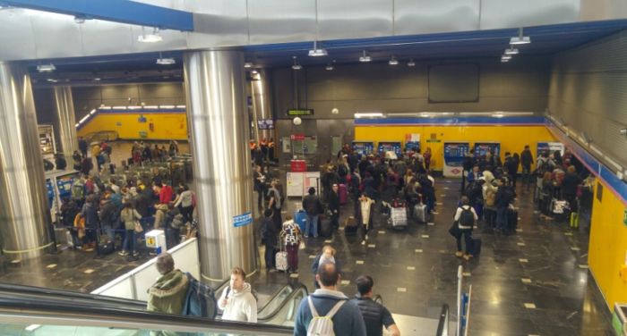 La torpe medida de Metro de Madrid para evitar colas
